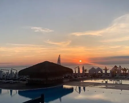 Sunflowers Summer Home Апартаменты Лозенец