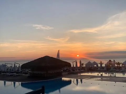 Sunflowers Summer Home Апартаменты Лозенец